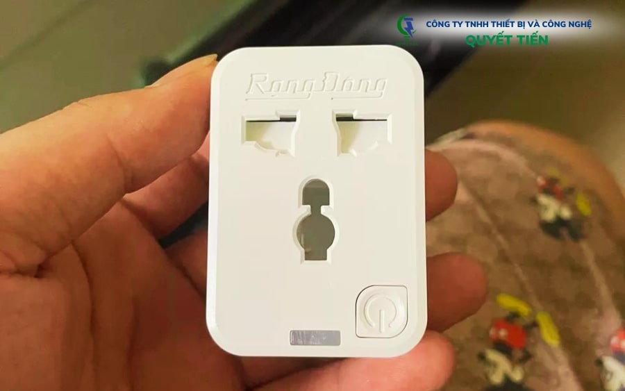 Ổ cắm wifi Rạng Đông đơn giá khoảng 198.000 VND.